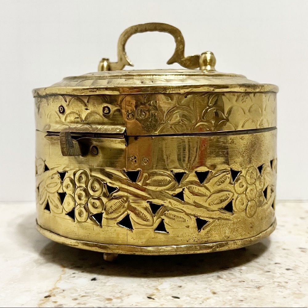 Vintage Brass Etched Hinged Box – Made in India - Incense or Jewelry Keepsake - Picture 2 of 14